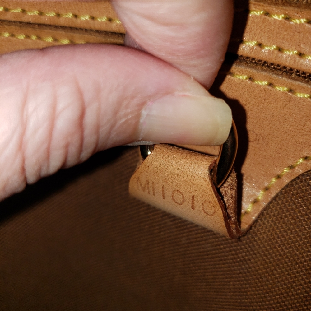 Louis Vuitton Ellipse Backpack - Picture 4 of 12